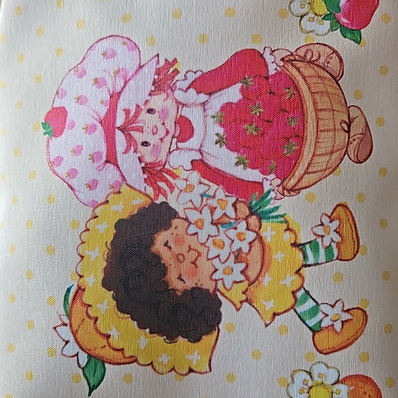 STRAWBERRY SHORTCAKE COSMETIC CASE - Picture 2 of 12